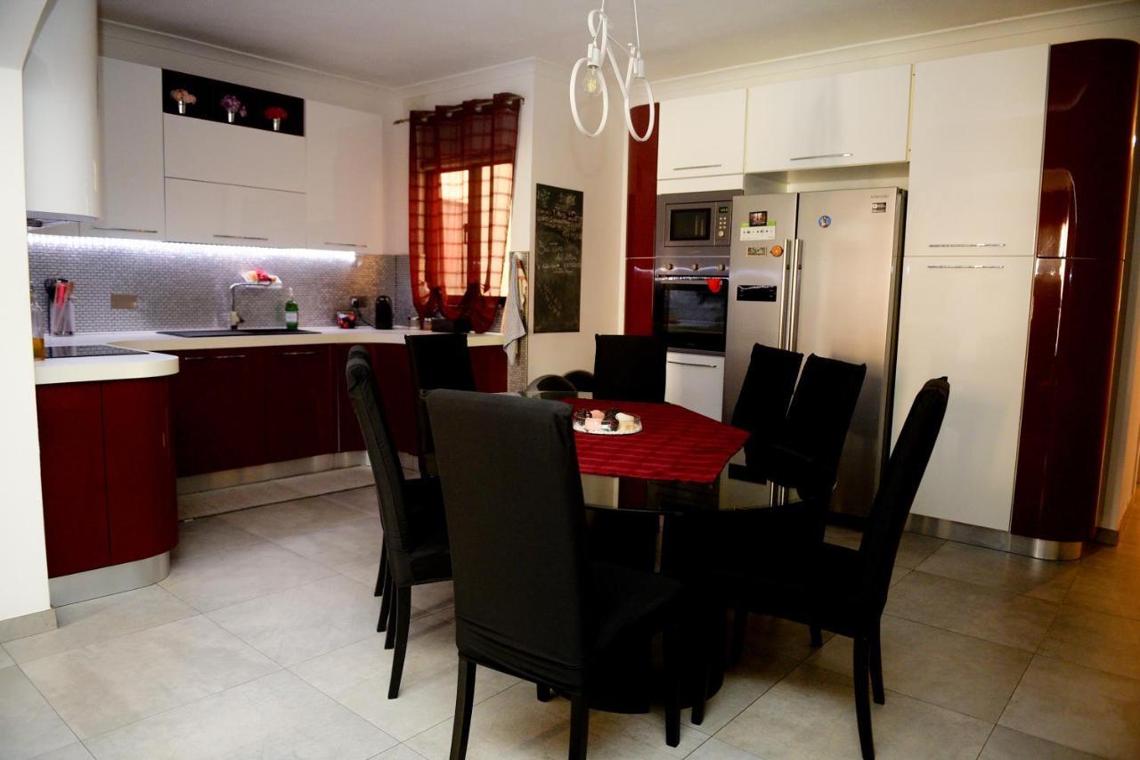 Modern And Homely Apartment In マルサスカーラ エクステリア 写真
