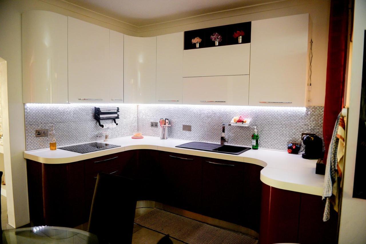 Modern And Homely Apartment In マルサスカーラ エクステリア 写真