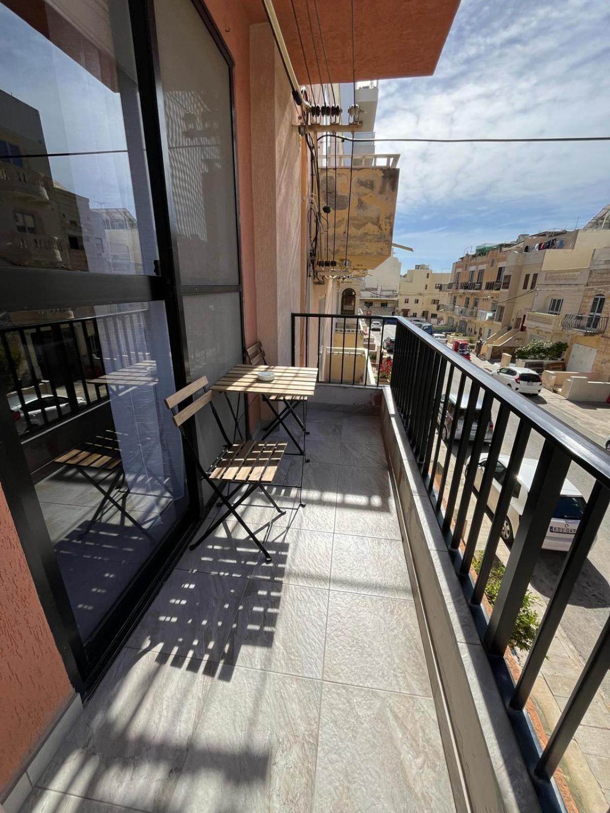 Modern And Homely Apartment In マルサスカーラ エクステリア 写真
